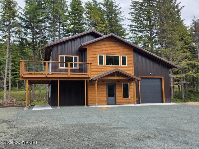 660 Allie Rd, Haines, AK 99827