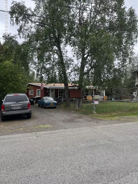 2214 Roosevelt Dr, Anchorage, AK 99517