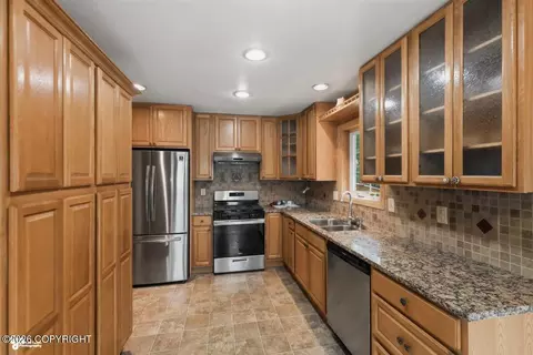 Kitchen - 12457 Crested Butte Dr, Eagle River, AK 99577 photo 2 of 3
