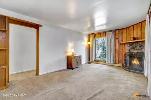 Living - 3220 E 40th Ave, Anchorage, AK 99508 photo 2 of 4