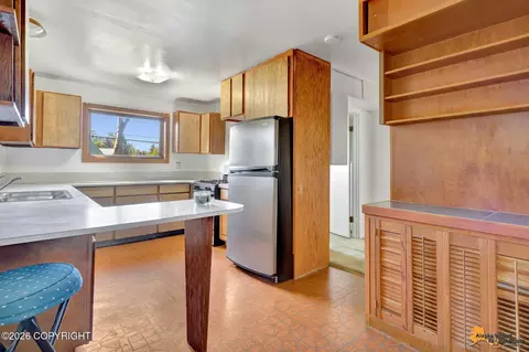 Kitchen - 3220 E 40th Ave, Anchorage, AK 99508 photo 2 of 5