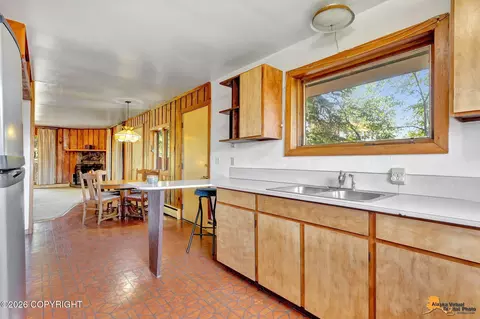 Kitchen - 3220 E 40th Ave, Anchorage, AK 99508 photo 4 of 5