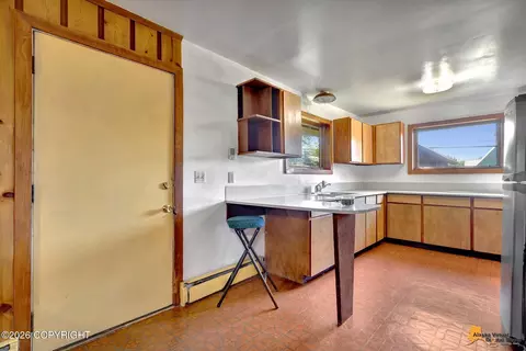 Kitchen - 3220 E 40th Ave, Anchorage, AK 99508 photo 3 of 5