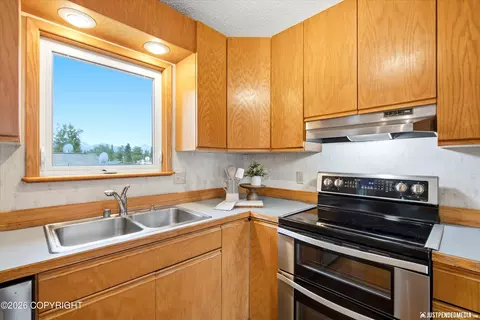 Kitchen - 3106 Wiley Post Ave, Anchorage, AK 99517 photo 3 of 5