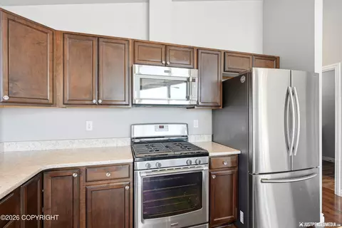 Kitchen - 1201 Northpointe Bluff Dr, Anchorage, AK 99501 photo 3 of 4