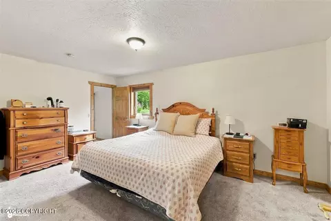 Bedroom - 38215 Robinson Loop Rd, Sterling, AK 99672 photo 3 of 8