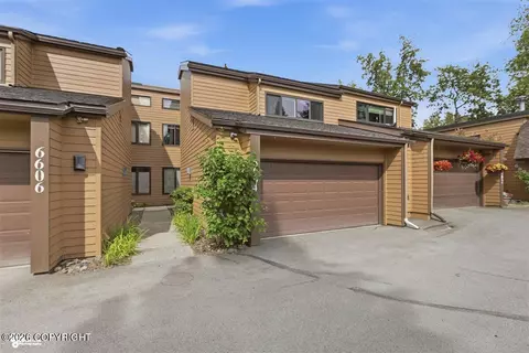 6604 Lakeway Dr, Anchorage, AK 99502