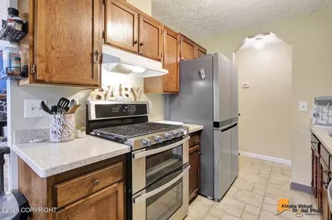 Kitchen - 16306 Killington Ct, Eagle River, AK 99577 photo 2 of 4
