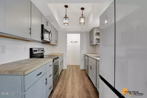 Kitchen - 17824 Kantishna Dr, Eagle River, AK 99577 photo 1 of 4