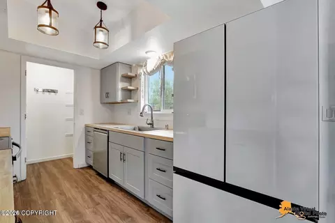 Kitchen - 17824 Kantishna Dr, Eagle River, AK 99577 photo 2 of 4