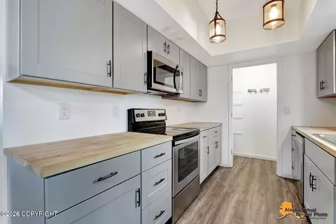 Kitchen - 17824 Kantishna Dr, Eagle River, AK 99577 photo 3 of 4
