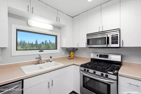 Kitchen - 1935 Orca Pl, Anchorage, AK 99501 photo 2 of 5