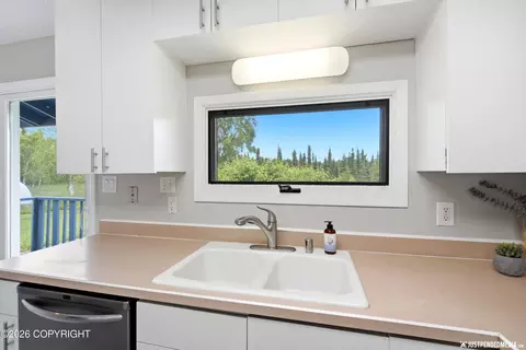 Kitchen - 1935 Orca Pl, Anchorage, AK 99501 photo 3 of 5