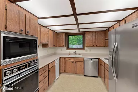 Kitchen - 19605 Pribilof Loop, Eagle River, AK 99577 photo 2 of 3