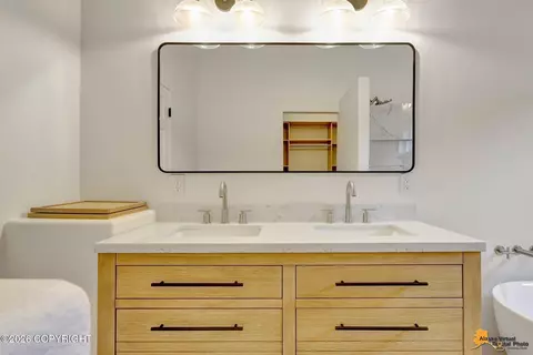 Bath - 8207 Robert Dr, Anchorage, AK 99516 photo 4 of 5