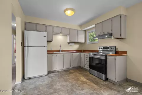 4231 Grape Pl, Anchorage, AK 99508 photo 21