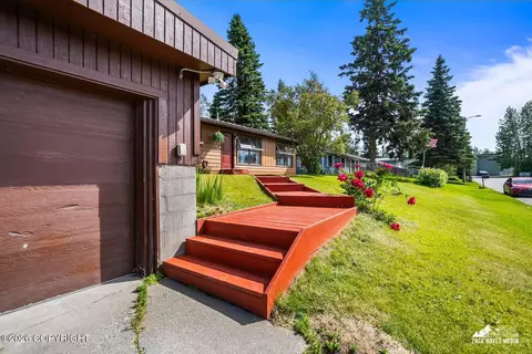 4231 Grape Pl, Anchorage, AK 99508 photo 4