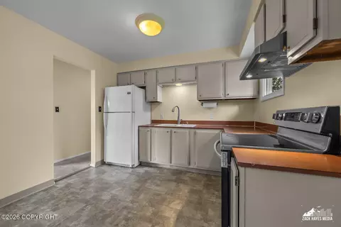4231 Grape Pl, Anchorage, AK 99508 photo 22