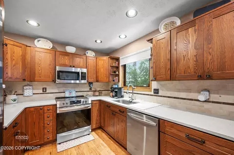 Kitchen - 9510 W Parkview Terrace Loop, Eagle River, AK 99577 photo 2 of 2