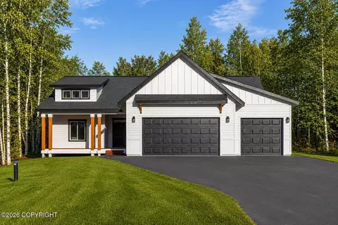2800 N Cozy Nook Cir, Palmer, AK 99645