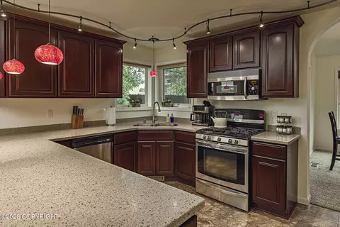 Kitchen - 290 Peppertree Loop, Anchorage, AK 99504 photo 4 of 5