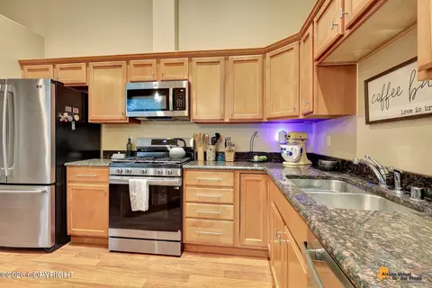 Kitchen - 20560 Icefall Dr, Eagle River, AK 99577 photo 4 of 5