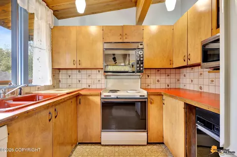 Kitchen - 1306 E 26th Ave, Anchorage, AK 99508 photo 3 of 5