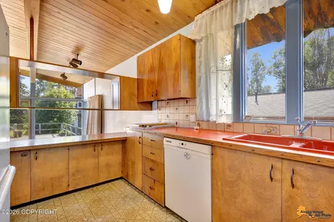 Kitchen - 1306 E 26th Ave, Anchorage, AK 99508 photo 2 of 5