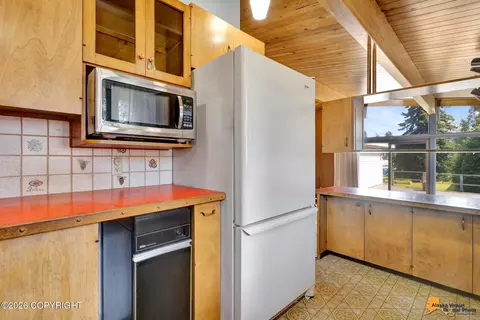 Kitchen - 1306 E 26th Ave, Anchorage, AK 99508 photo 4 of 5
