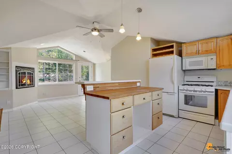 Kitchen - 14526 Waterfront Ln, Eagle River, AK 99577 photo 4 of 6
