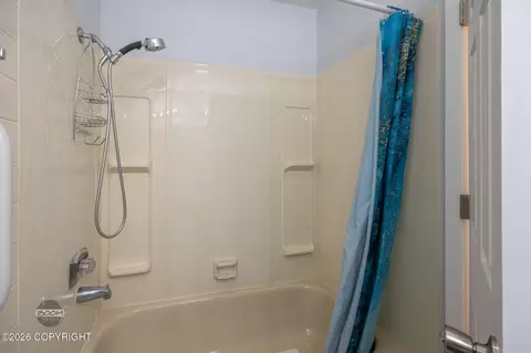 Bath - 5018 E 43rd Ave # 2, Anchorage, AK 99508 photo 2 of 4
