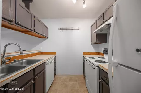 Kitchen - 5018 E 43rd Ave # 2, Anchorage, AK 99508 photo 3 of 3