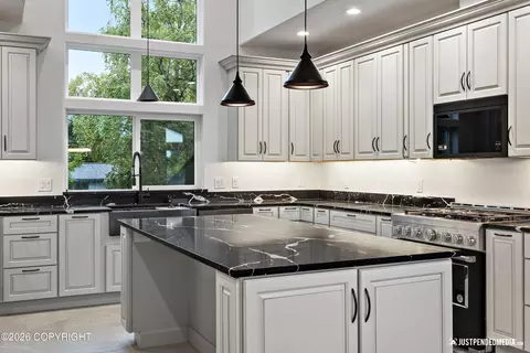 Kitchen - 3103 Sheldon Jackson St, Anchorage, AK 99508 photo 4 of 4