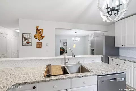 Kitchen - 6224 Geronimo Cir, Anchorage, AK 99504 photo 3 of 6
