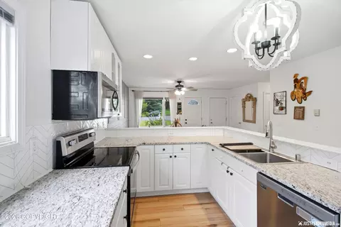 Kitchen - 6224 Geronimo Cir, Anchorage, AK 99504 photo 5 of 6