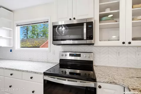Kitchen - 6224 Geronimo Cir, Anchorage, AK 99504 photo 4 of 6