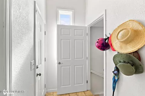 Entry Way - 5929 E 21st Ave, Anchorage, AK 99504 photo 1 of 3