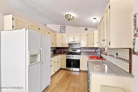 Kitchen - 19712 Belduque Ct, Chugiak, AK 99567 photo 1 of 3