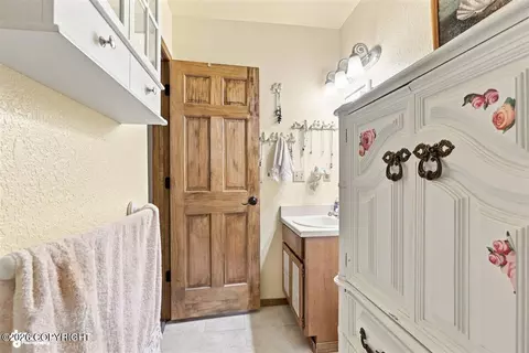 Bath - 19712 Belduque Ct, Chugiak, AK 99567 photo 4 of 4