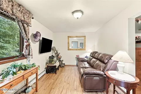 Living - 19712 Belduque Ct, Chugiak, AK 99567 photo 4 of 5