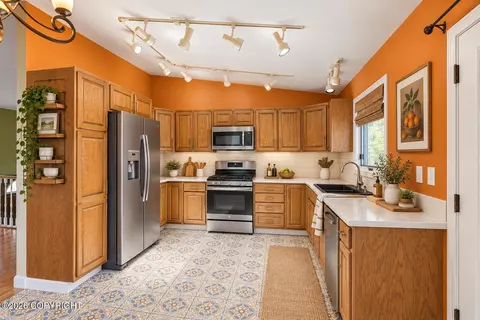 Kitchen - 8015 E 3rd Ave, Anchorage, AK 99504 photo 4 of 4