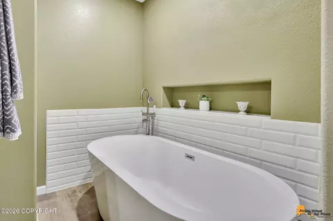 Bath - 2049 E 73rd Ave # 8, Anchorage, AK 99507 photo 3 of 4