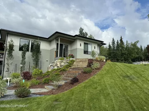 7509 Beacon Hill Dr, Anchorage, AK 99507