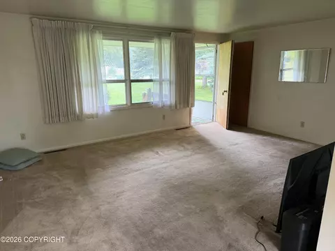Living - 3225 Baxter Rd, Anchorage, AK 99504 photo 1 of 5