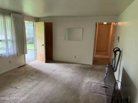 Living - 3225 Baxter Rd, Anchorage, AK 99504 photo 2 of 5