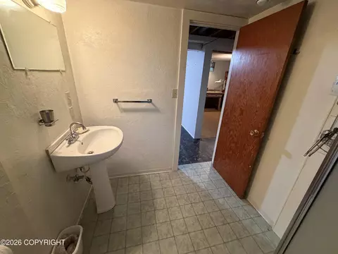 Bath - 3225 Baxter Rd, Anchorage, AK 99504 photo 3 of 3
