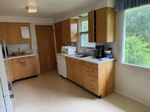 Kitchen - 3225 Baxter Rd, Anchorage, AK 99504 photo 2 of 3