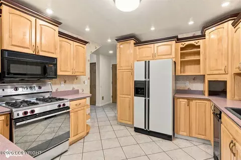 Kitchen - 7854 Highlander Dr, Anchorage, AK 99518 photo 3 of 4