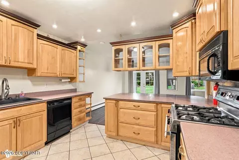 Kitchen - 7854 Highlander Dr, Anchorage, AK 99518 photo 4 of 4