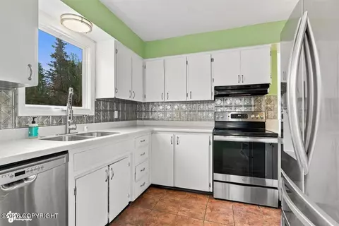 Kitchen - 4930 E 5th Ave, Anchorage, AK 99508 photo 1 of 3